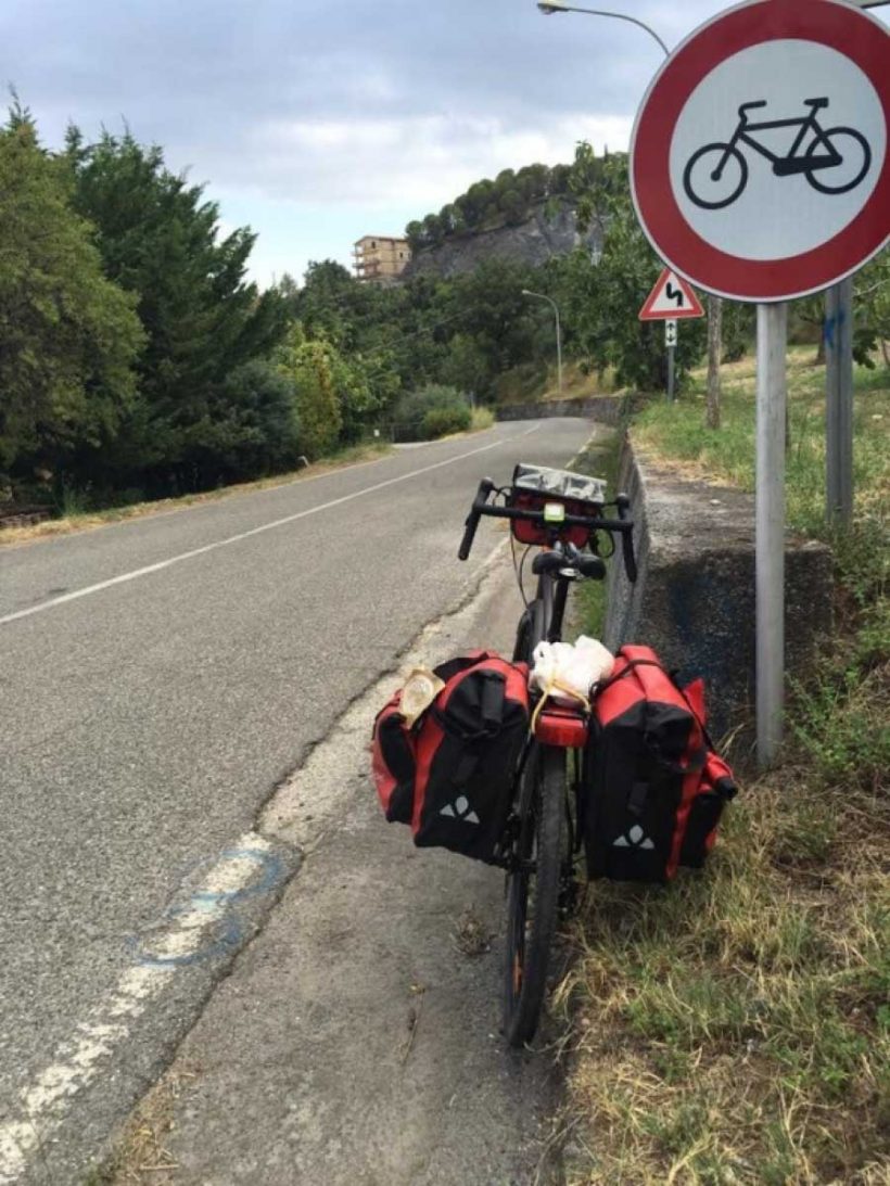 Strade vietate alle bici in Basilicata. FIAB: “Chiudono migliaia di km al cicloturismo”