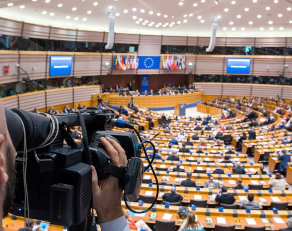 Direttiva UE sulla qualità dell’aria: appello delle associazioni agli eurodeputati. «Inquinamento principale rischio per la salute»