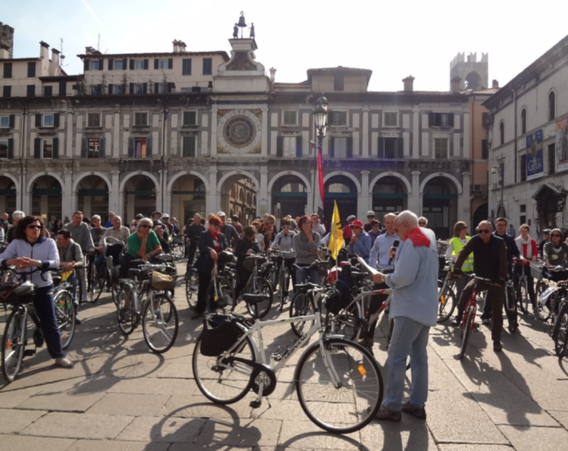 Il 25 aprile e il Primo maggio pedala con FIAB. La bici è strumento di democrazia e libertà. E sulle città 30 il 6 maggio arriva la proposta di legge