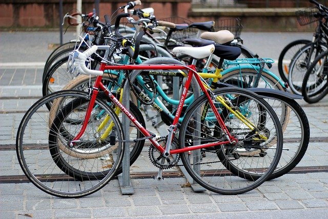 Case Green, nella direttiva europea anche l’obbligo di parcheggi per le biciclette