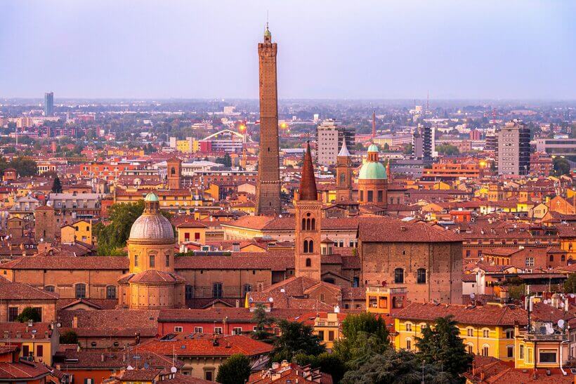 Bologna Città 30 piace ai cittadini: poche firme, niente referendum