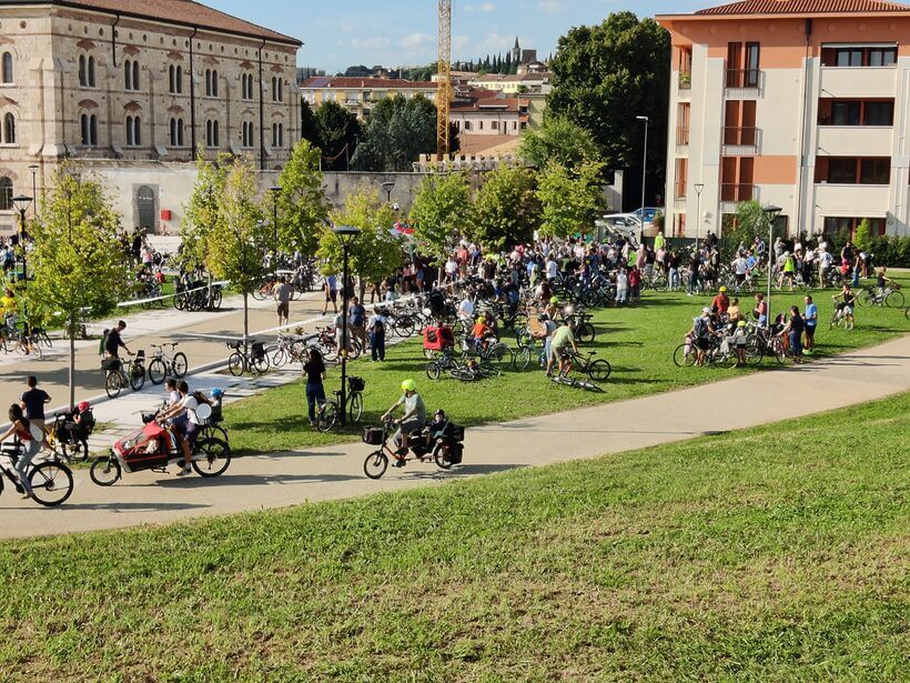 SEM 2025, cosa è stata la Settimana Europea della Mobilità FIAB. Le foto dalle città: ecco come cambiano se le persone pedalano SEM 2025, cosa è stata la Settimana Europea della Mobilità FIAB. Le foto dalle città: ecco come cambiano se le persone pedalano
