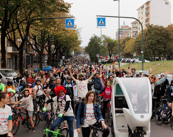 Com’è pedalare a Torino. L’intervista a FIAB Bike Pride. “Su alcune ciclabili +83% di passaggi. Servono manutenzione e inclusività” Com’è pedalare a Torino. L’intervista a FIAB Bike Pride. “Su alcune ciclabili +83% di passaggi. Servono manutenzione e inclusività”