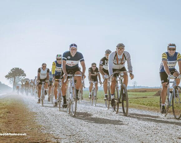 La Divina Ciclostorica: a Ravenna la quinta edizione esalta il passato con bicicletta, cultura e territorio La Divina Ciclostorica: a Ravenna la quinta edizione esalta il passato con bicicletta, cultura e territorio