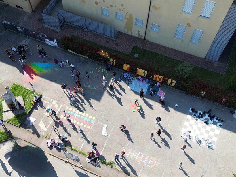 Una strada scolastica davanti a ogni scuola. Il 24 ottobre per Streets for Kids una marea di pedibus, pedalate e flash mob Una strada scolastica davanti a ogni scuola. Il 24 ottobre per Streets for Kids una marea di pedibus, pedalate e flash mob