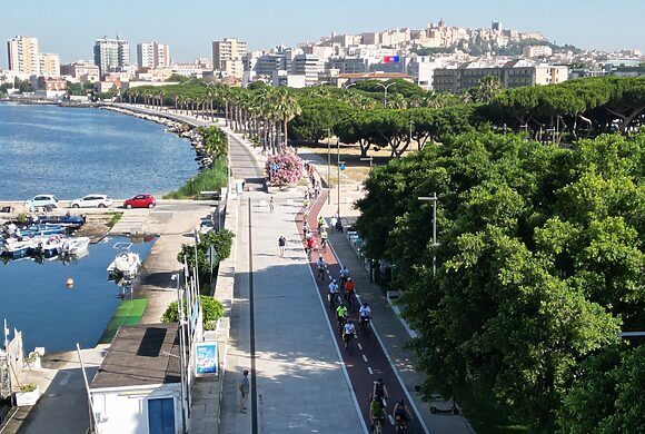 Com’è pedalare a Cagliari? L’intervista alla FIAB locale. “I parchi sono punto di forza per la ciclabilità. Ma non ci siamo ancora su piste e rastrelliere”