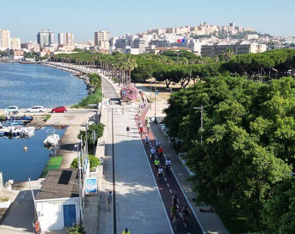 Com’è pedalare a Cagliari? L’intervista alla FIAB locale. “I parchi sono punto di forza per la ciclabilità. Ma non ci siamo ancora su piste e rastrelliere”