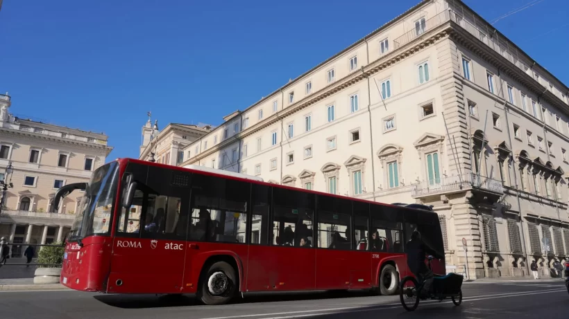 Ogni euro investito nel trasporto pubblico ne genera tre. L’appello delle associazioni per la campagna Mind the Gap: “Servono oltre otto miliardi entro il 2030” Ogni euro investito nel trasporto pubblico ne genera tre. L’appello delle associazioni per la campagna Mind the Gap: “Servono oltre otto miliardi entro il 2030”