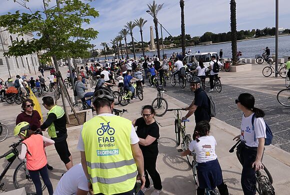 Come si pedala a Brindisi? “Città ideale per pedalare. FIAB in Puglia protagonista per la Ciclovia Adriatica”