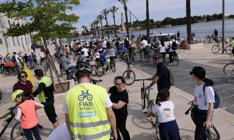 Come si pedala a Brindisi? “Città ideale per pedalare. FIAB in Puglia protagonista per la Ciclovia Adriatica” Come si pedala a Brindisi? “Città ideale per pedalare. FIAB in Puglia protagonista per la Ciclovia Adriatica”