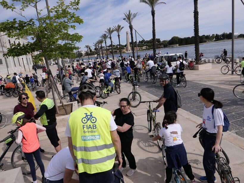 Come si pedala a Brindisi? “Città ideale per pedalare. FIAB in Puglia protagonista per la Ciclovia Adriatica” Come si pedala a Brindisi? “Città ideale per pedalare. FIAB in Puglia protagonista per la Ciclovia Adriatica”