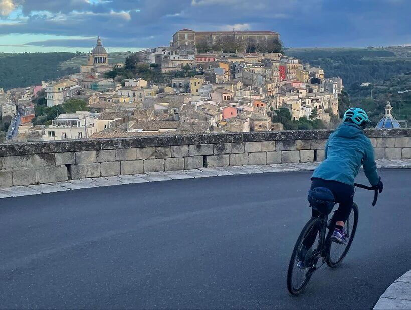 FIAB e Touring Club Italiano scrivono al ministro del Turismo Mazzi. «Le nostre competenze a disposizione del Giro d’Italia del cicloturismo» FIAB e Touring Club Italiano scrivono al ministro del Turismo Mazzi. «Le nostre competenze a disposizione del Giro d’Italia del cicloturismo»
