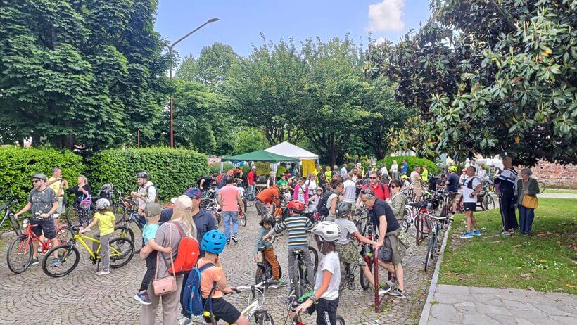 Bike to school, abbiamo un problema. Secondo il 41% degli italiani per i bambini pedalare non è diventato più sicuro negli ultimi 12 mesi