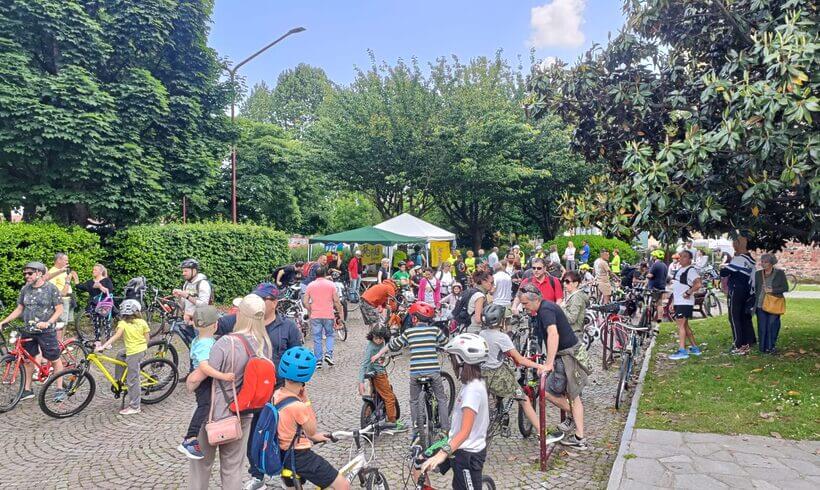 Bike to school, abbiamo un problema. Secondo il 41% degli italiani per i bambini pedalare è diventato più pericoloso negli ultimi 12 mesi Bike to school, abbiamo un problema. Secondo il 41% degli italiani per i bambini pedalare è diventato più pericoloso negli ultimi 12 mesi