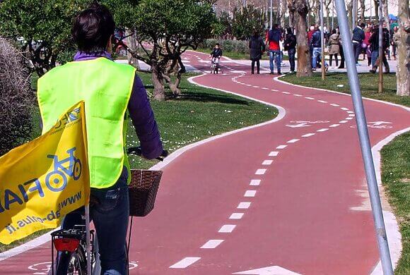 Com’è pedalare a Pescara? «Un’esperienza a due velocità. Per il cicloturismo la città può diventare “porta” verso le aree interne»