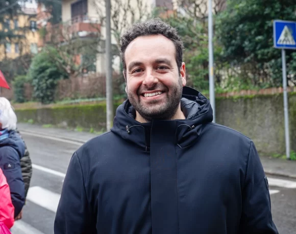 «Siamo tutti pedoni. A Bologna la città 30 è una politica win-win». L’intervista ad Andrea Colombo