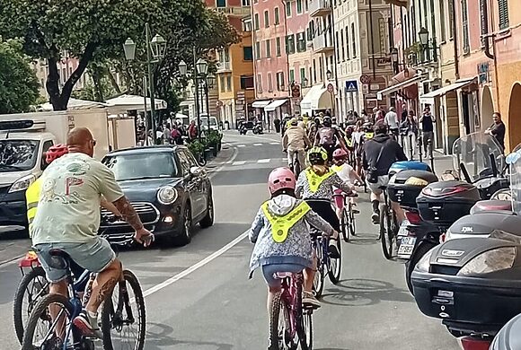 Tutti a scuola a piedi o in bici: cosa sapere sulle pedalate e gli eventi FIAB di primavera