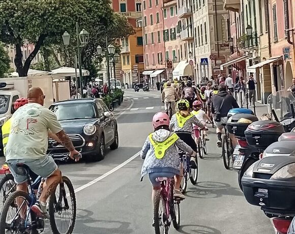Tutti a scuola a piedi o in bici: cosa sapere sulle pedalate e gli eventi FIAB di primavera
