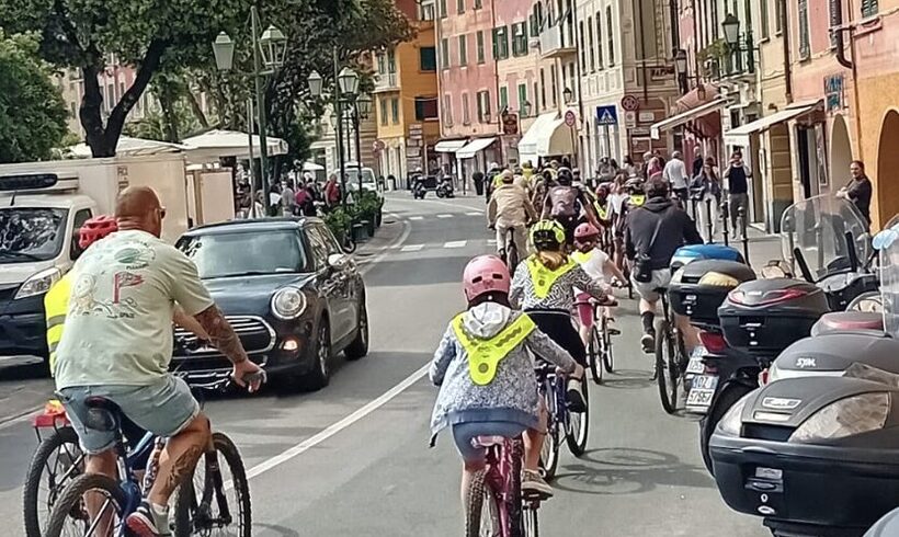 Tutti a scuola a piedi o in bici: cosa sapere sulle pedalate e gli eventi FIAB di primavera