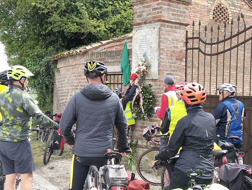 Resistere Pedalare Resistere 2026, per il 25 aprile le cordate FIAB celebrano la Liberazione. Tappe a Colfiorito e Collecroce