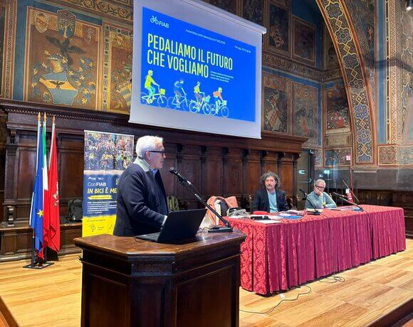 Flavio Lotti (Tavolo della Pace) all’Assemblea FIAB: “L’alleanza con Paciclica deve continuare. Chi ama la bici ha un futuro più grande del passato”
