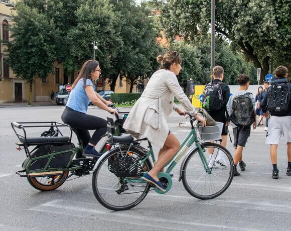 Al lavoro in bici: è un nostro diritto. Il messaggio di FIAB per celebrare il Primo Maggio