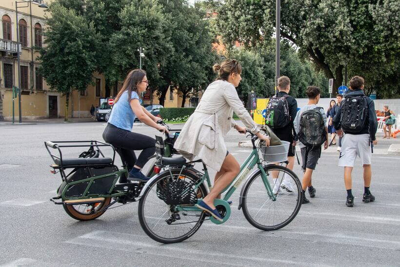 Al lavoro in bici: è un nostro diritto. Il messaggio di FIAB per celebrare il Primo Maggio