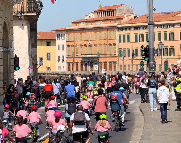 Al via la 25esima edizione di BIMBIMBICI in oltre 200 città: obiettivo, chiedere strade più sicure per bambini e bambine Al via la 25esima edizione di BIMBIMBICI in oltre 200 città: obiettivo, chiedere strade più sicure per bambini e bambine