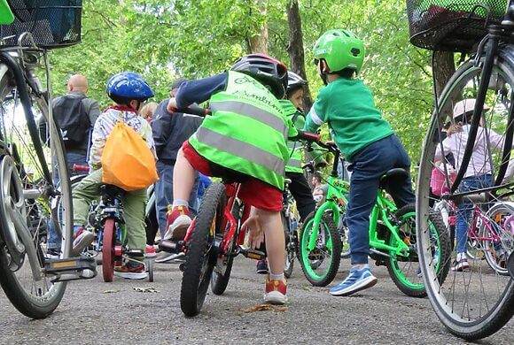 Dopo i week end di Bimbimbici FIAB e UNICEF proseguono la collaborazione per diritti e autonomia dei più piccoli. Scopri tutte le iniziative di “Diritto al gioco”