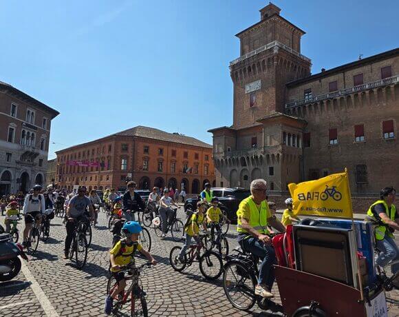 Bimbimbici, la festa in sella colora le città di tutta Italia: le immagini degli eventi FIAB. E le pedalate proseguono… Bimbimbici, la festa in sella colora le città di tutta Italia: le immagini degli eventi FIAB. E le pedalate proseguono…
