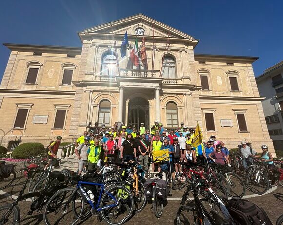 La forza di FIAB: in Veneto pedalata politica da oltre 100 persone per migliorare le infrastrutture. Dal ponte di Vidor sul Piave alla ciclovia Monaco – Venezia