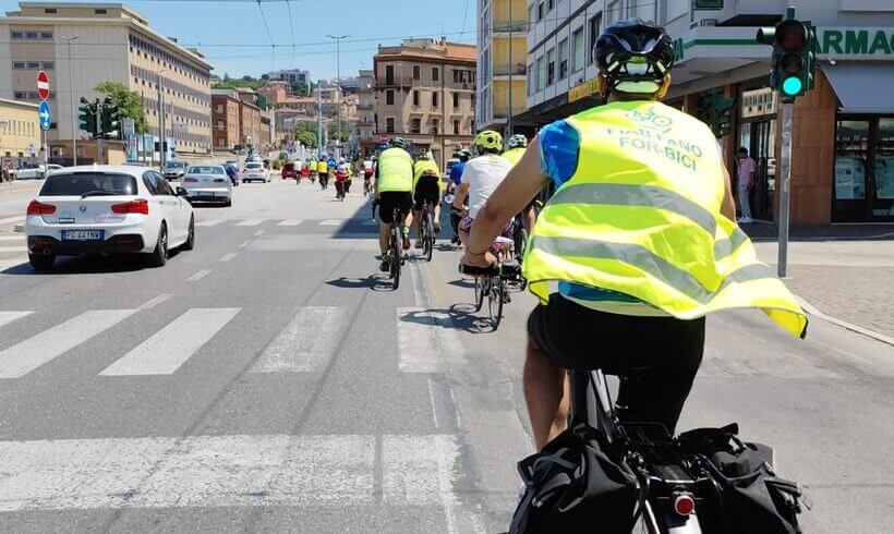 A che punto è la Ciclovia Adriatica dieci anni dopo la Bicistaffetta FIAB? Il focus sulle Marche