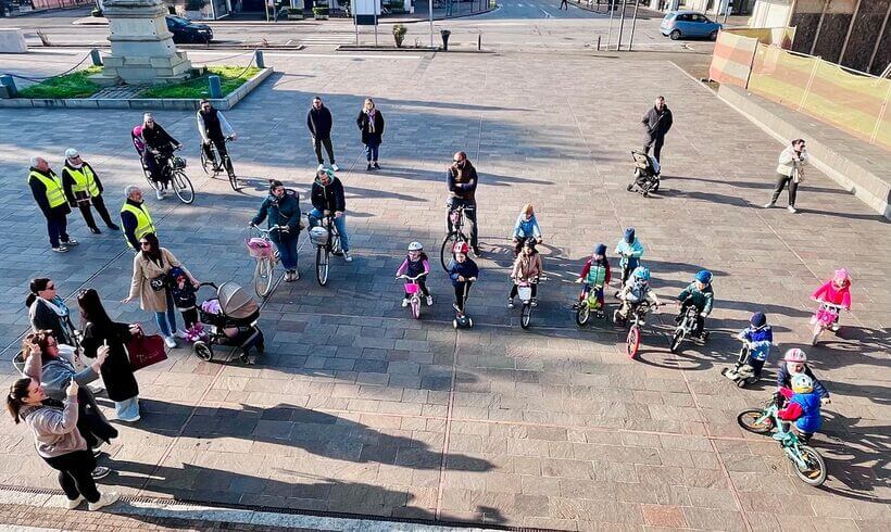 Bike to school, ripartiamo dai più piccoli. Breve lezione per costruire la città “bambina” Bike to school, ripartiamo dai più piccoli. Breve lezione per costruire la città “bambina”
