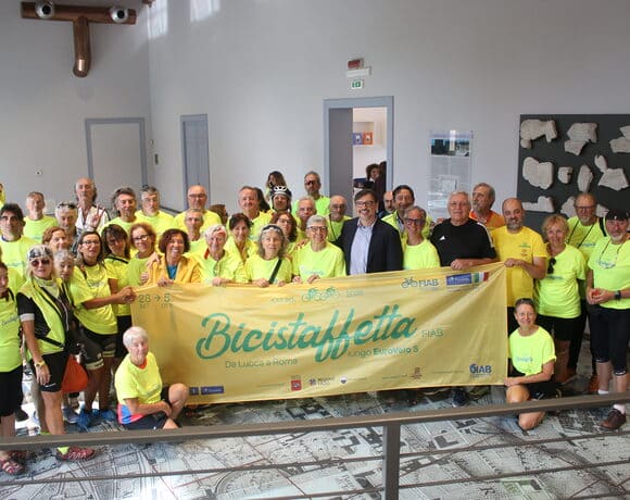 «Entusiasmo e determinazione. Con la Bicistaffetta 2026 FIAB ha incontrato la politica locale che investe nella via Francigena in bici»