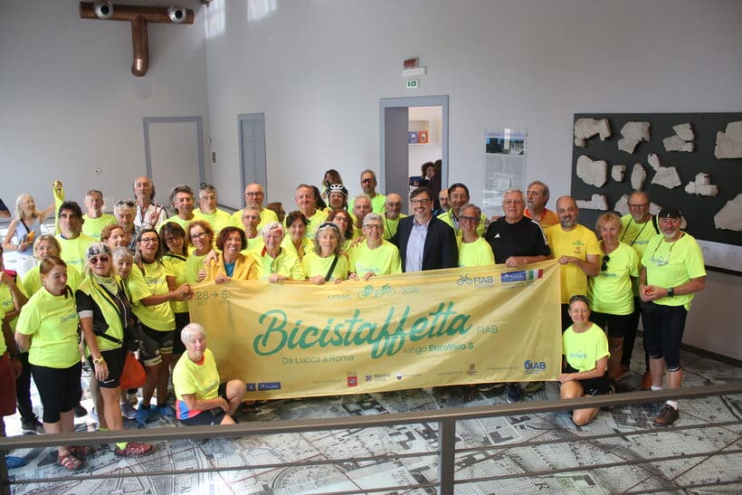 «Entusiasmo e determinazione. Con la Bicistaffetta 2026 FIAB ha incontrato la politica locale che investe nella via Francigena in bici»